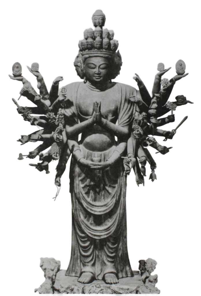 Kannon aux mille bras (sahasrabhuja aaryaavalokitezvara), bois, période Heian, vers 934, bois coloré (décoloré), 109,7 cm, Hosshoji, Kyoto, Japon (Source : Wikimedia)